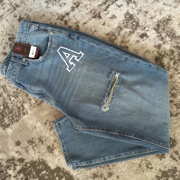 New Jr. 17 - 19 Ultra High Rise Jeans - Patches & Embroidery Accents - Picture 7 of 8